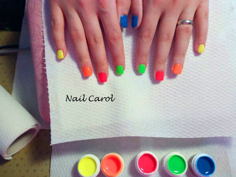 nail art multicolor.jpg